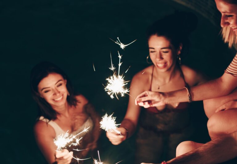 KĄPIEL W BALII OGRODOWEJ – KORZYŚCI DLA ZDROWIA I URODY